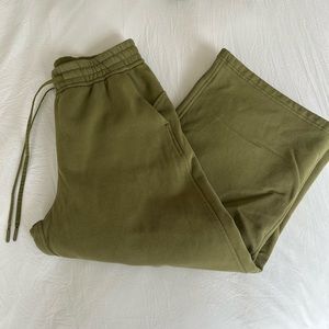 Lululemon Scuba Mid-Rise Wide-Leg Crop